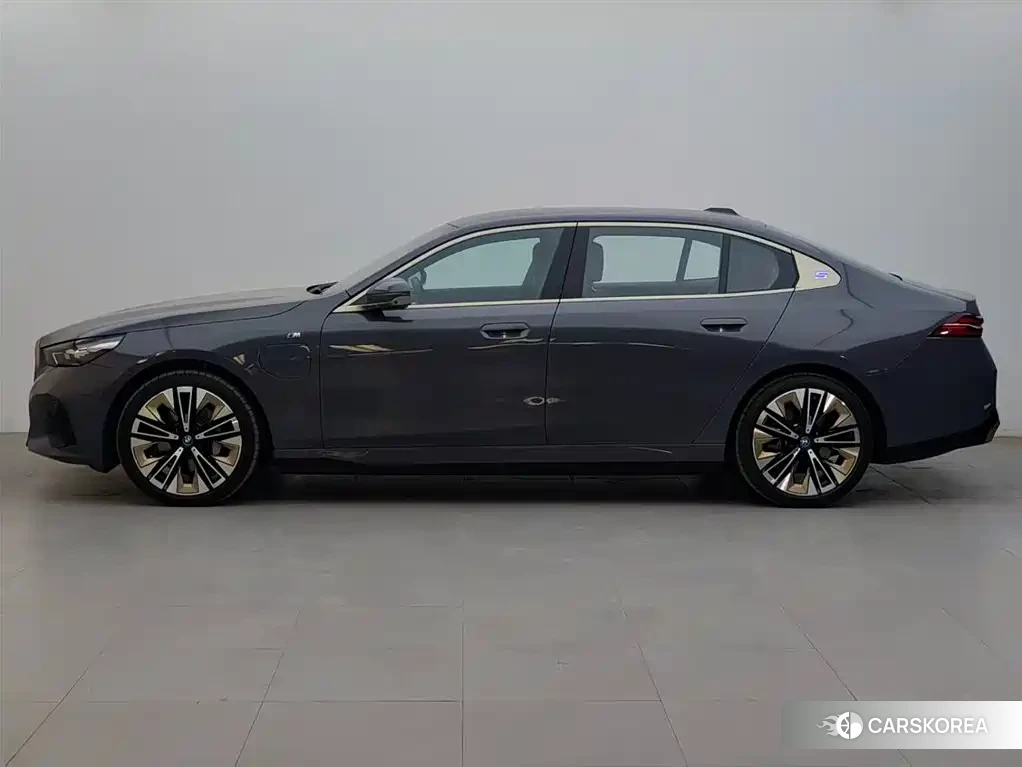 BMW i5 2025 Silver/gray из Китая, фото 4