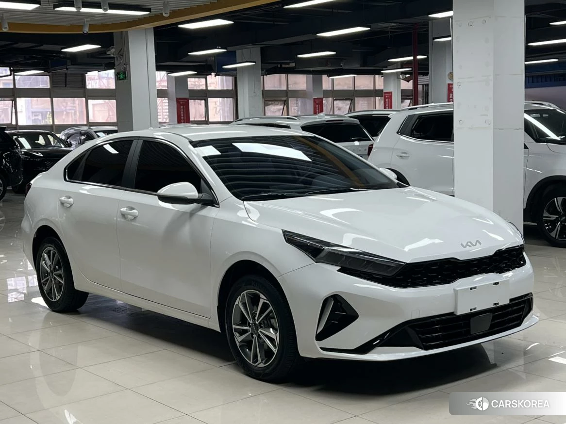Kia K3 2023 Белый из Китая, фото 4