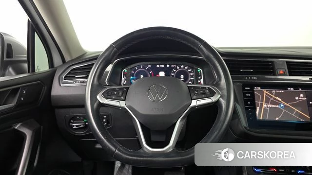 Volkswagen Tiguan Allspace 2023 Белый из Кореи, фото 4