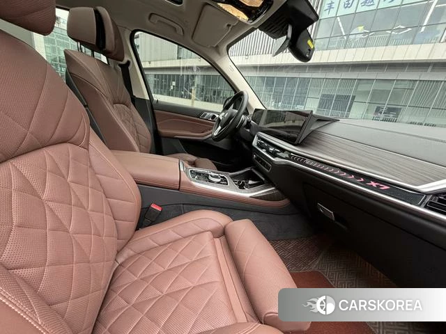 BMW X7 2023 Черный из Китая, фото 4