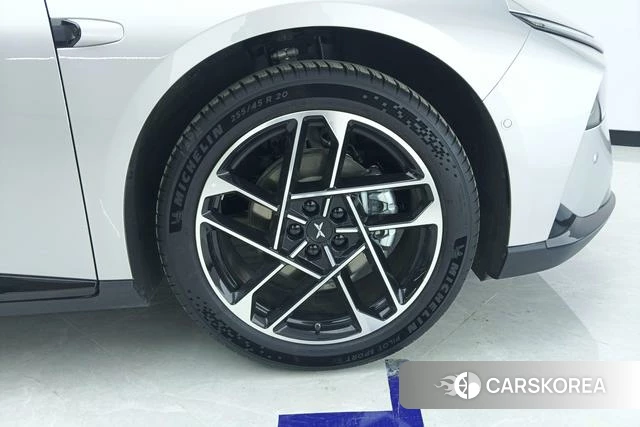 Xiaopeng Motors Xiaopeng P7+ 2025 Темно-серый из Китая, фото 4