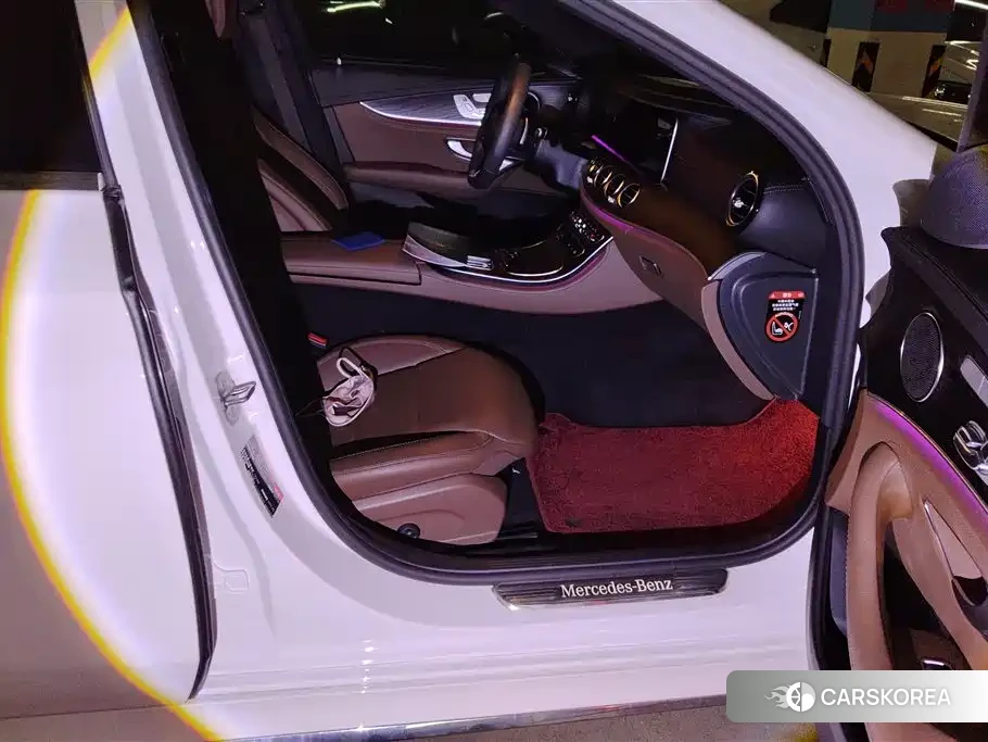 Mercedes-Benz E-Class 2023 Белый из Китая, фото 4