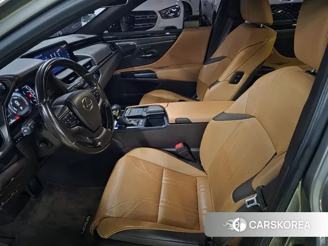 Lexus ES300h 7th generation 2020 Цвет тростника из Кореи, фото 4