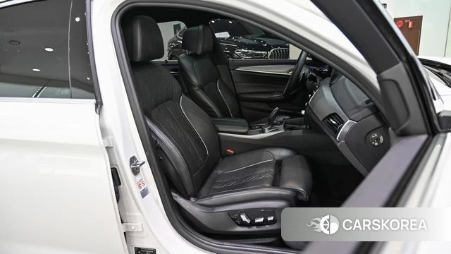 BMW 5 Series (G30) 2019 Белый из Кореи, фото 4