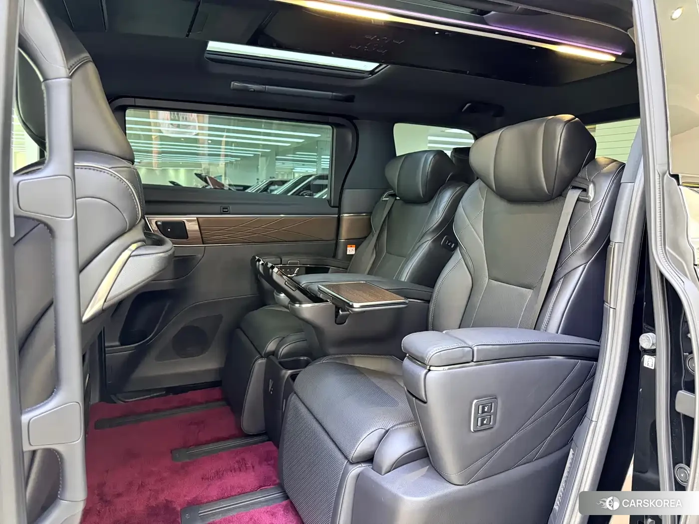 Toyota Alphard 2023 Черный из Китая, фото 4