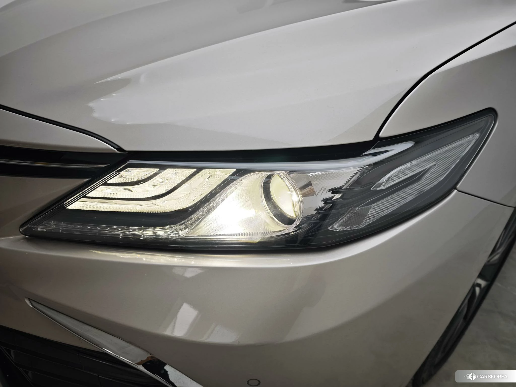 Toyota Camry 2021 Серебристо-серый из Китая, фото 4