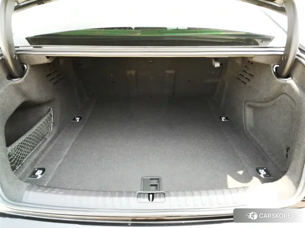 Audi A6L 2022 Черный из Китая, фото 4