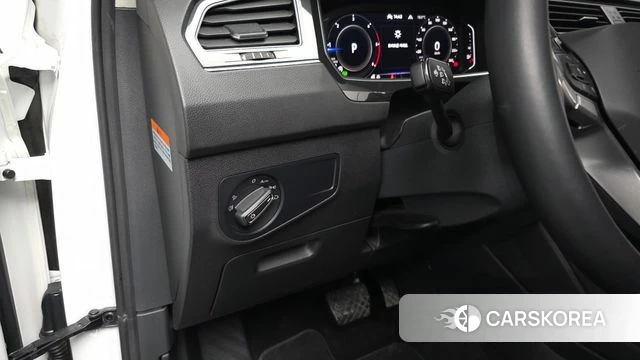 Volkswagen Tiguan second Generation 2022 Белый из Кореи, фото 4