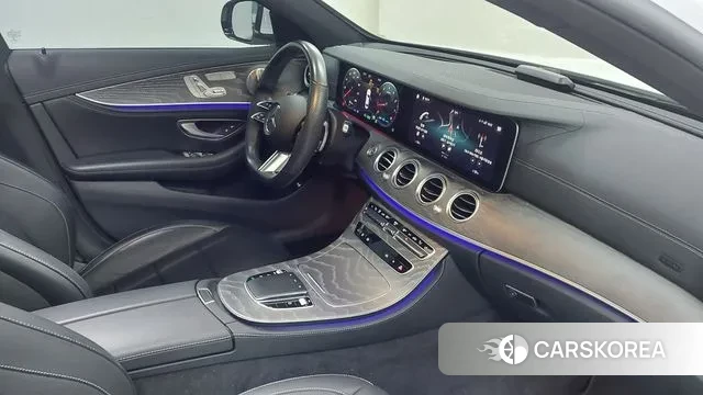 Mercedes-Benz E-Class W213 2022 Белый из Кореи, фото 4