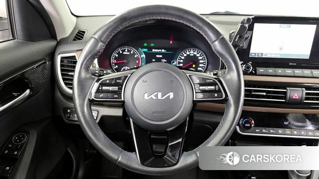 Kia Seltos 2022 Белый из Кореи, фото 4