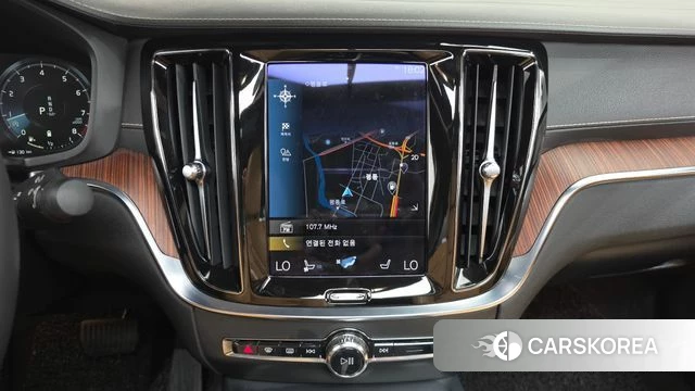 Volvo S60 3rd generation 2021 Белый из Кореи, фото 4