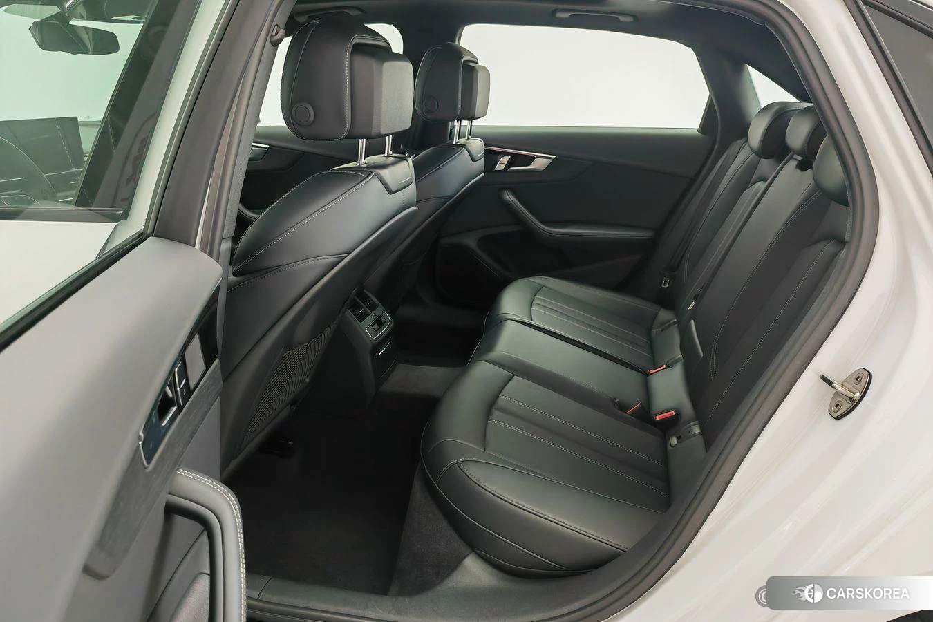 Audi A4L 2023 Белый из Китая, фото 4