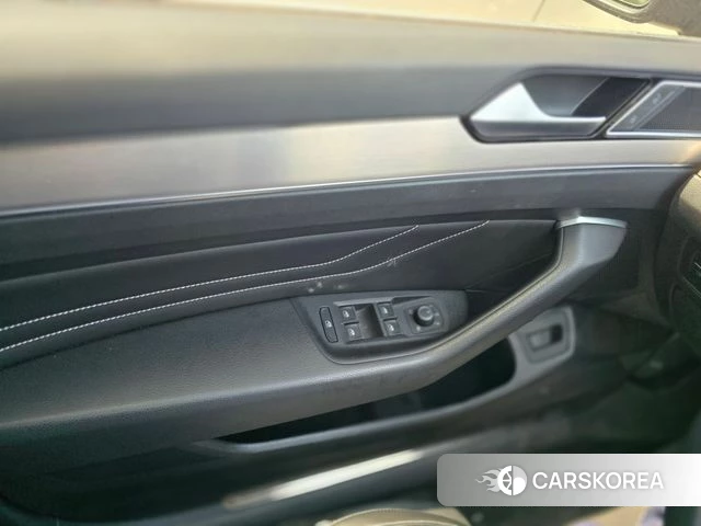 Volkswagen Passat GT (B8) 2021 Серый из Кореи, фото 4