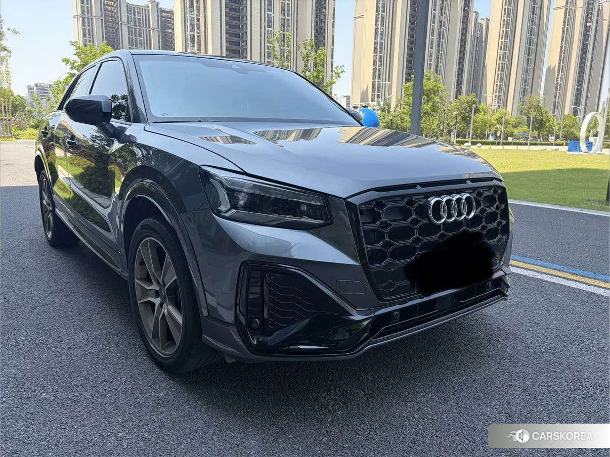 Audi Q2L 2021 Темно-серый из Китая, фото 4