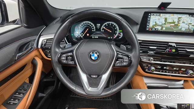 BMW 5 Series (G30) 2018 Белый из Кореи, фото 4