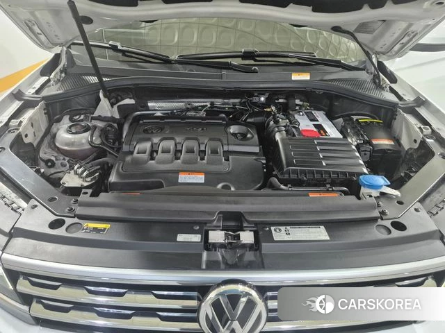 Volkswagen Tiguan second Generation 2018 Белый из Кореи, фото 4