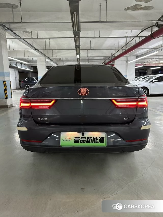 BYD Qin Yu 2020 Темно-серый из Китая, фото 4