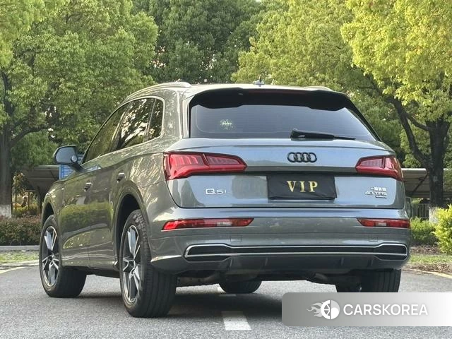 Audi Q5L 2021 Темно-серый из Китая, фото 4