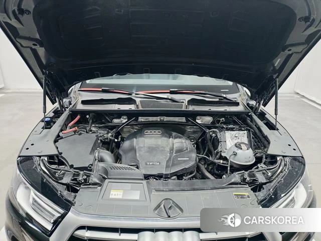 Audi Q5L 2021 Черный из Китая, фото 4