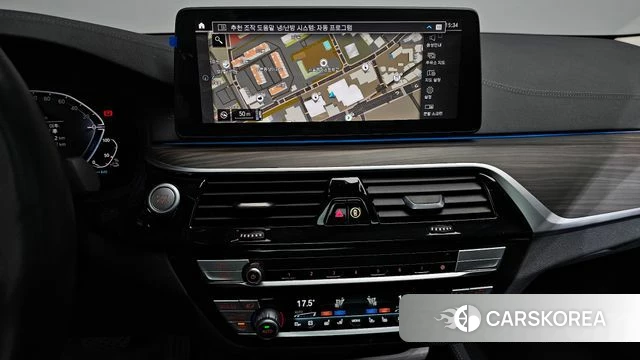 BMW 5 Series (G30) 2022 Серебристо-серый из Кореи, фото 4