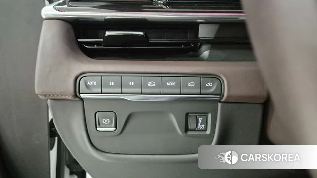 Cadillac Escalade 5th Generation 2023 Белый из Кореи, фото 4