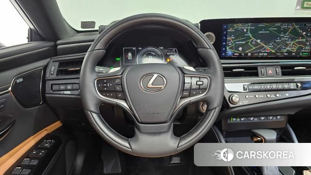 Lexus ES300h 7th generation 2024 Серебристо-серый из Кореи, фото 4