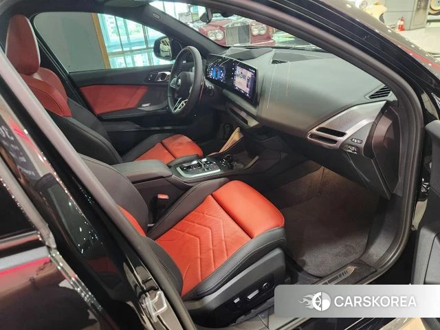 BMW 1 Series (F70) 2025 Черный из Кореи, фото 4