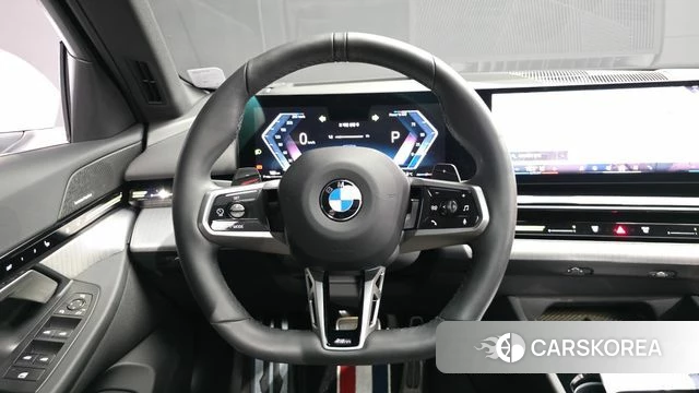 BMW 5 Series (G60) 2024 Светло-серебряный цвет из Кореи, фото 4