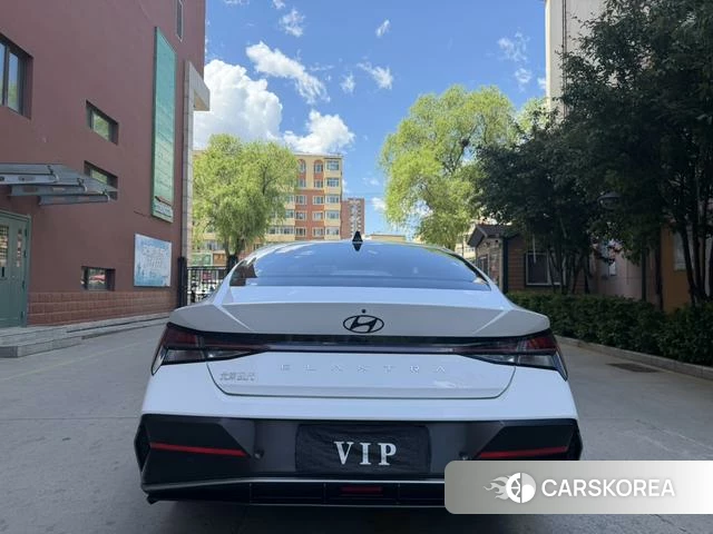 Hyundai Elantra 2023 Белый из Китая, фото 4