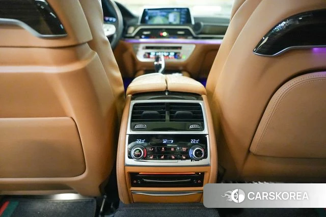 BMW 7 Series (G11) 2021 Небесно-голубой из Кореи, фото 4