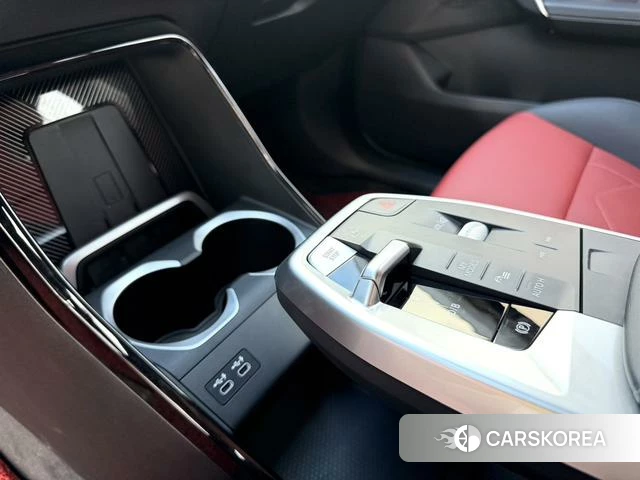 BMW iX1 2023 Темно-серый из Китая, фото 4