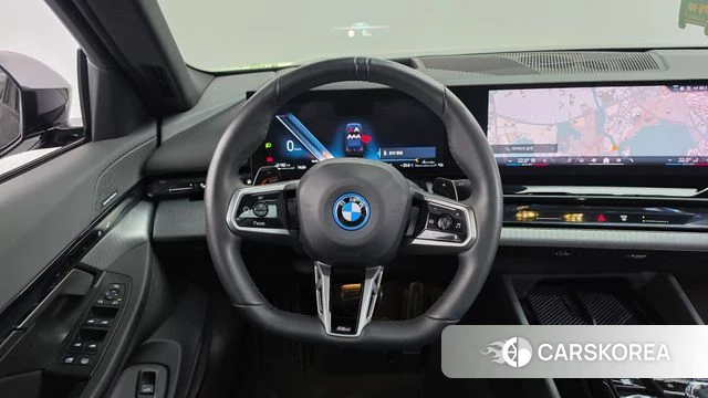 BMW 5 Series (G60) 2025 Черный из Кореи, фото 4
