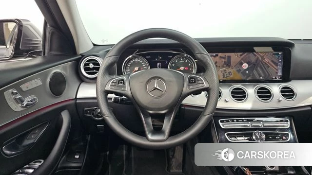 Mercedes-Benz E-Class W213 2018 Серебристо-серый из Кореи, фото 4