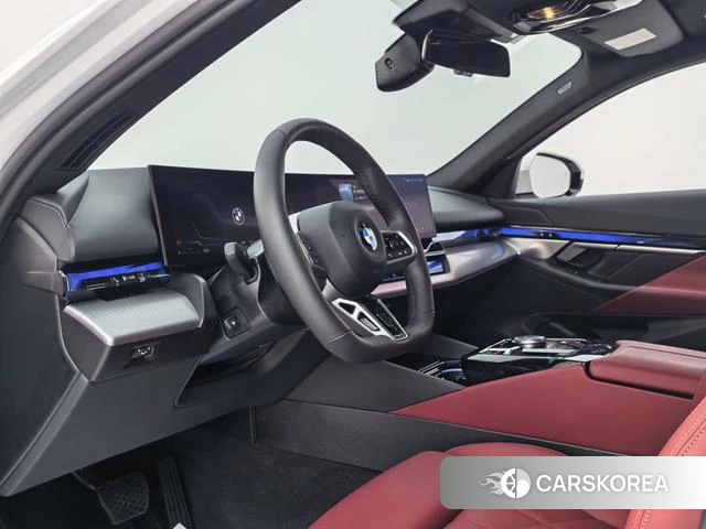 BMW 5 series (imported) 2025 Белый из Китая, фото 4