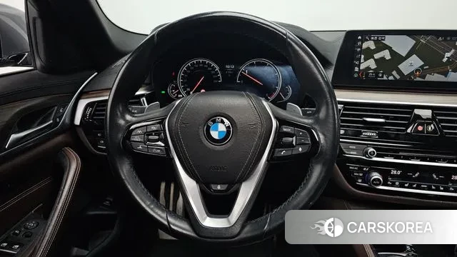BMW 5 Series (G30) 2018 Серебристо-серый из Кореи, фото 4