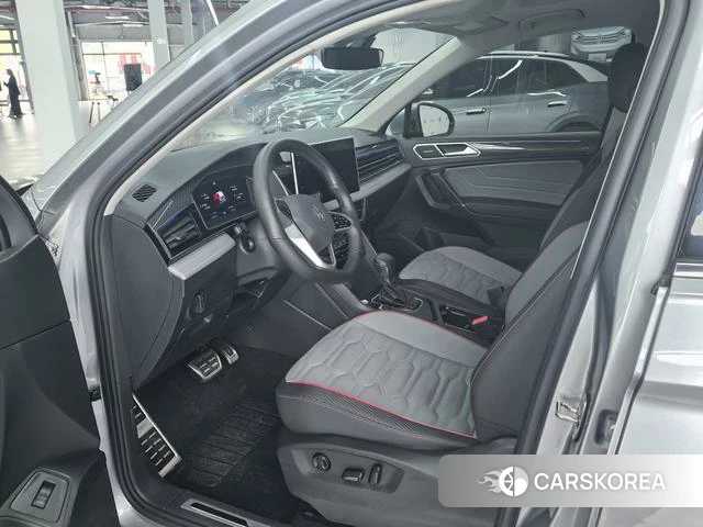 Volkswagen Tiguan L 2022 Серебристо-серый из Китая, фото 4