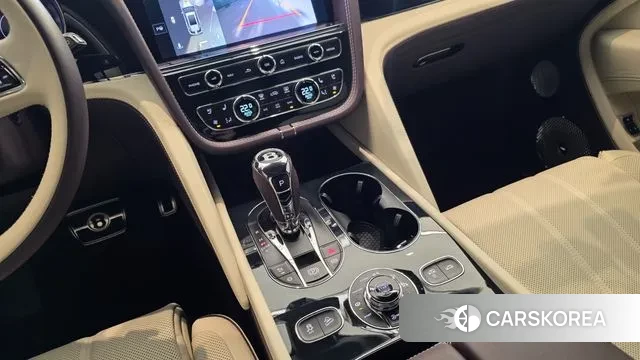 Bentley Bentayga 2025 Жемчужный двухцветный из Кореи, фото 4