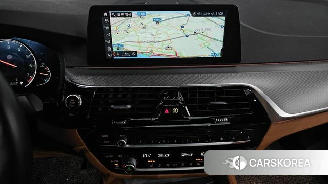 BMW 5 Series (G30) 2018 Белый из Кореи, фото 4