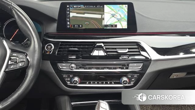 BMW 5 Series (G30) 2018 Белый из Кореи, фото 4