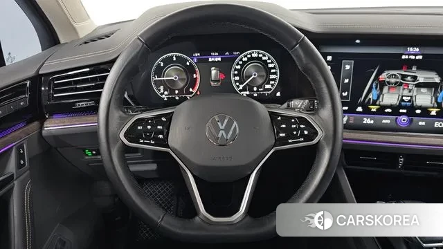 Volkswagen Touareg 3rd generation 2023 Серый из Кореи, фото 4