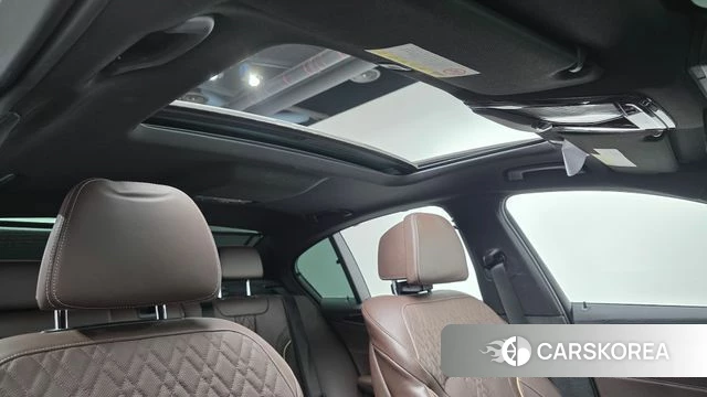 BMW 5 Series (G30) 2018 Белый из Кореи, фото 4