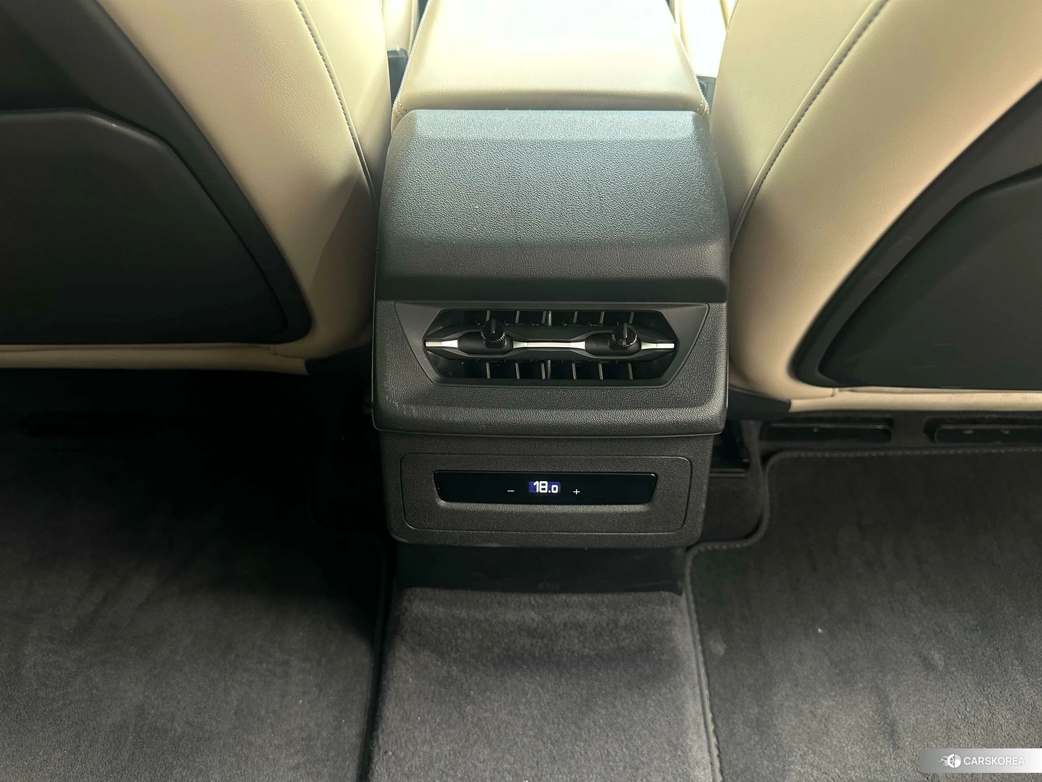 Audi Q6L e-tron 2025 Темно-серый из Китая, фото 4