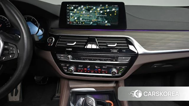 BMW 5 Series (G30) 2018 Светло-серебряный цвет из Кореи, фото 4