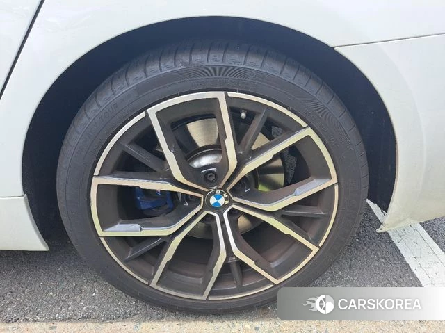 BMW 5 Series (G30) 2023 Белый из Кореи, фото 4
