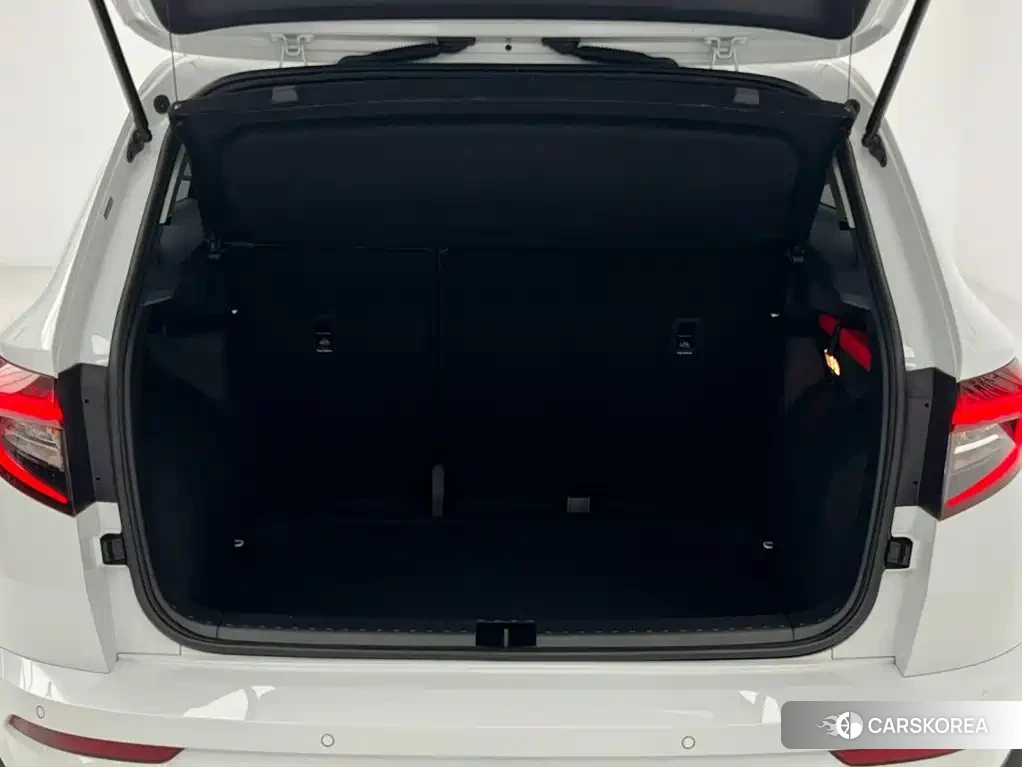Skoda Karoq 2023 Белый из Китая, фото 4