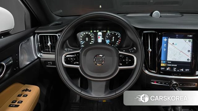 Volvo V60 Cross-Country 2nd Generation 2019 Белый из Кореи, фото 4