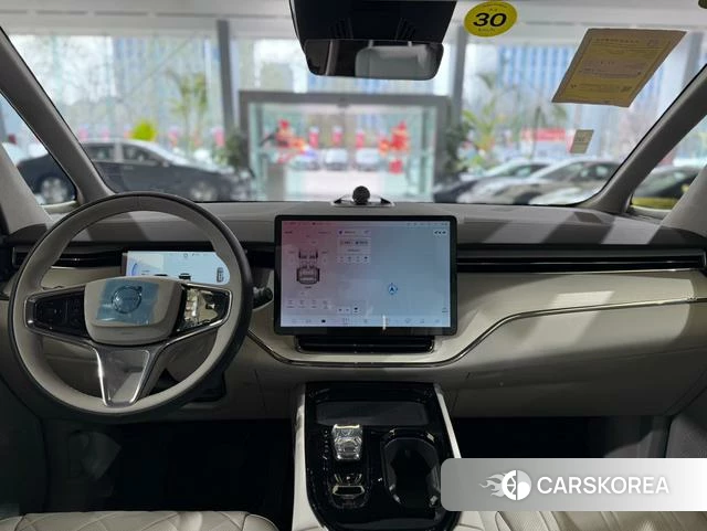 Volvo EM90 2026 Черный из Китая, фото 4