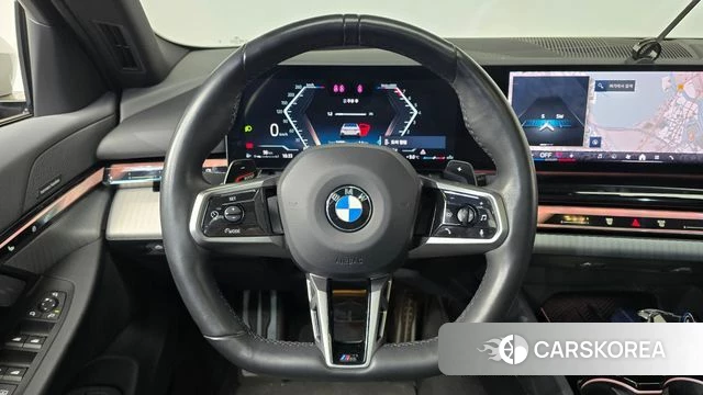 BMW 5 Series (G60) 2023 Белый из Кореи, фото 4