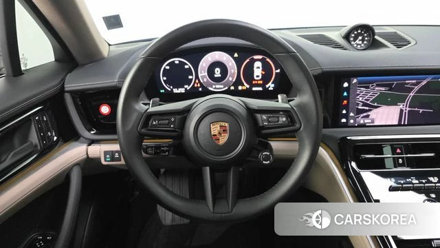 Porsche Panamera (976) 2024 Светло-серебряный цвет из Кореи, фото 4