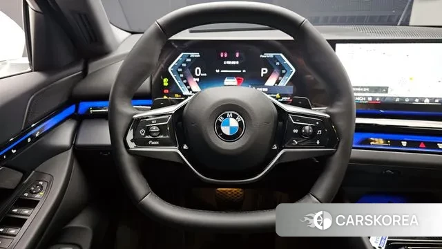 BMW 5 Series (G60) 2025 Белый из Кореи, фото 4